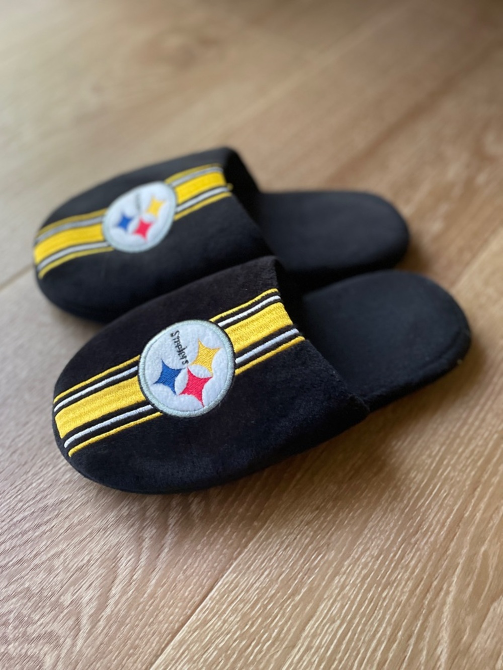 FOCO Pittsburgh Steelers Slippers Size XL 7-8 Black NFL Slide House Shoes Cozy